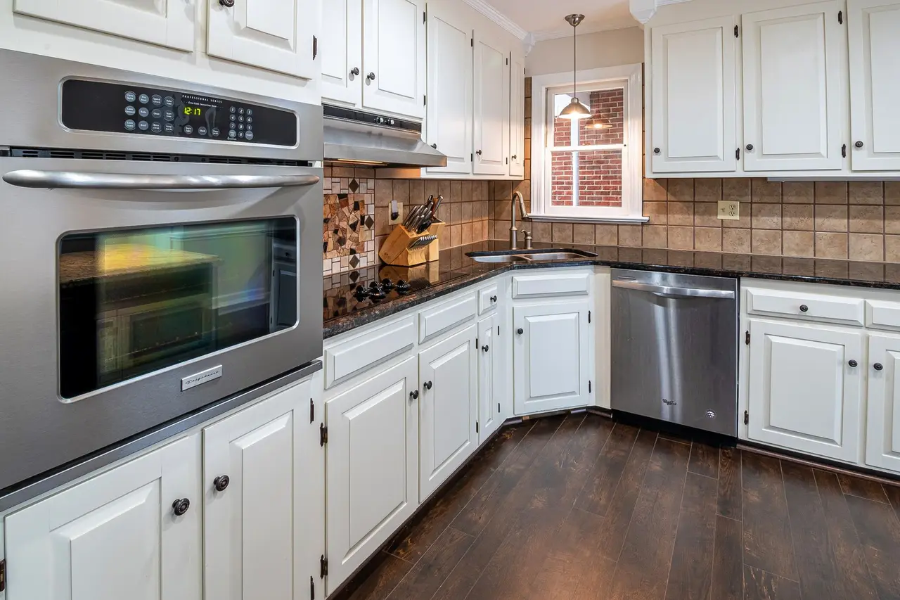 Cabinet Refinishing in Minnesota